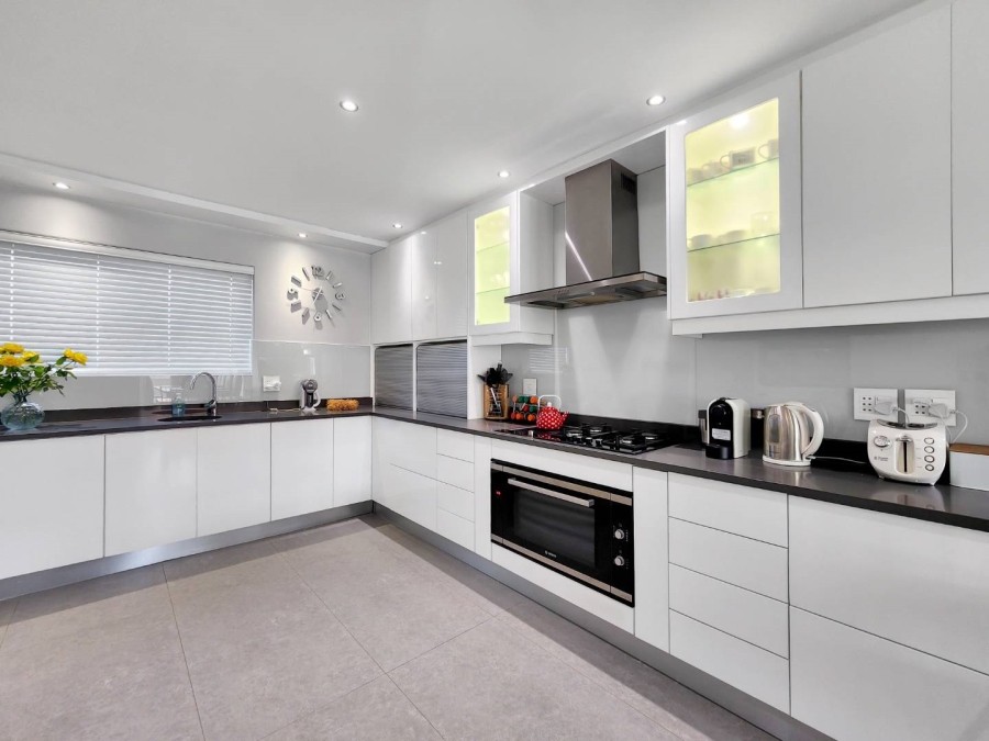 2 Bedroom Property for Sale in Sea Point Western Cape